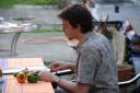Convivialité : Thomas prépare le repas…